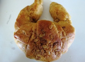 Pan (Cuernito Relleno Cajeta)